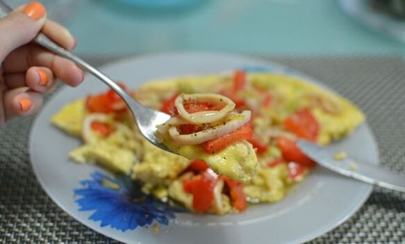omelet with squid for protein diet