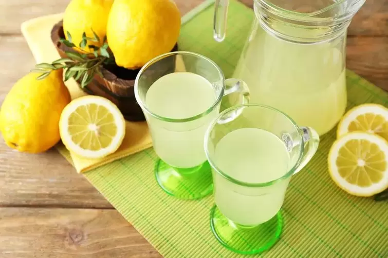 water with lemon for food