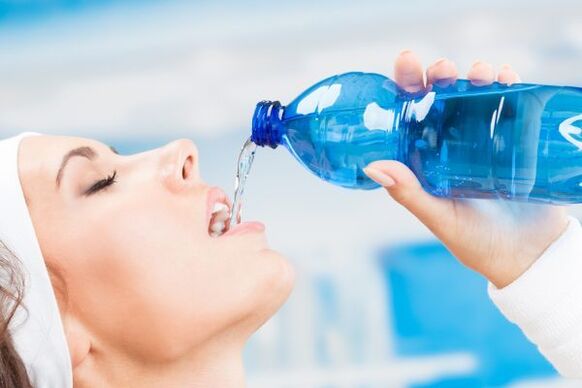 You can get rid of 5 kg of excess weight in a week if you drink a lot of water