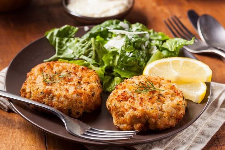 Fish cutlets are a healthy dish for those who want to lose 10 kg in a month